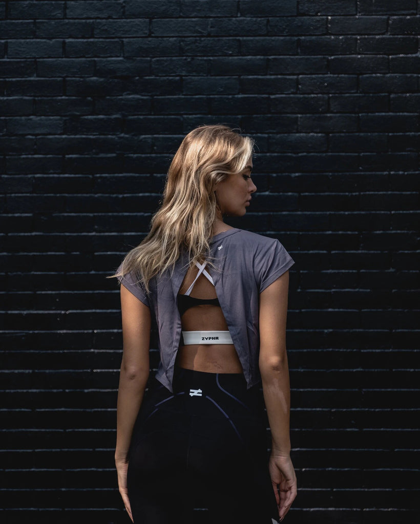 ATHLEISURE CROP TOP IN CHARCOAL GREY